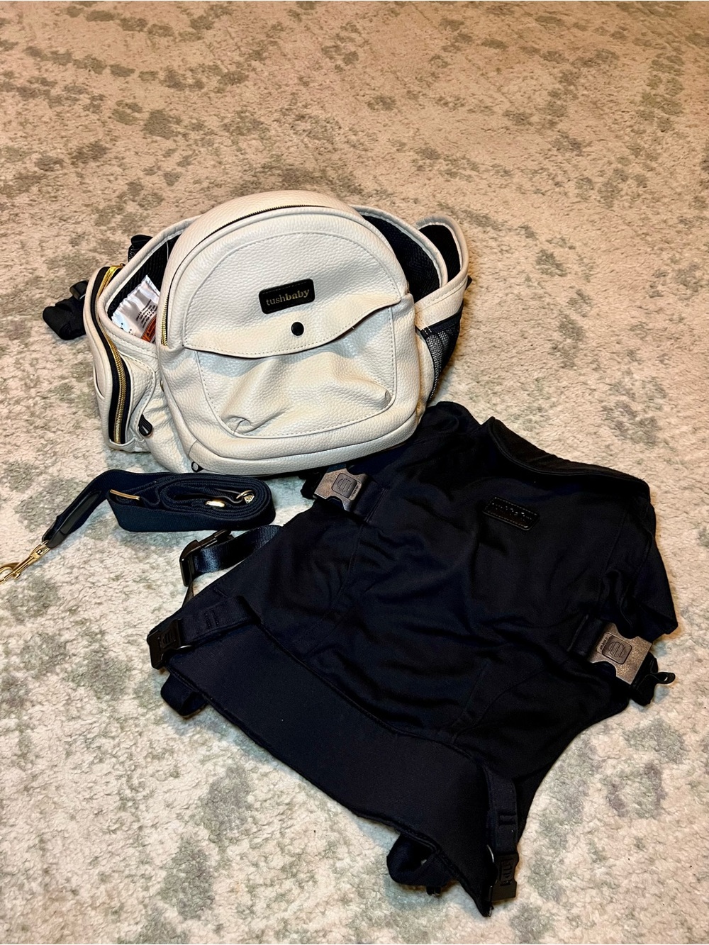 Tushbaby Hip Carrier + Snug Hands-Free Attachment Bundle